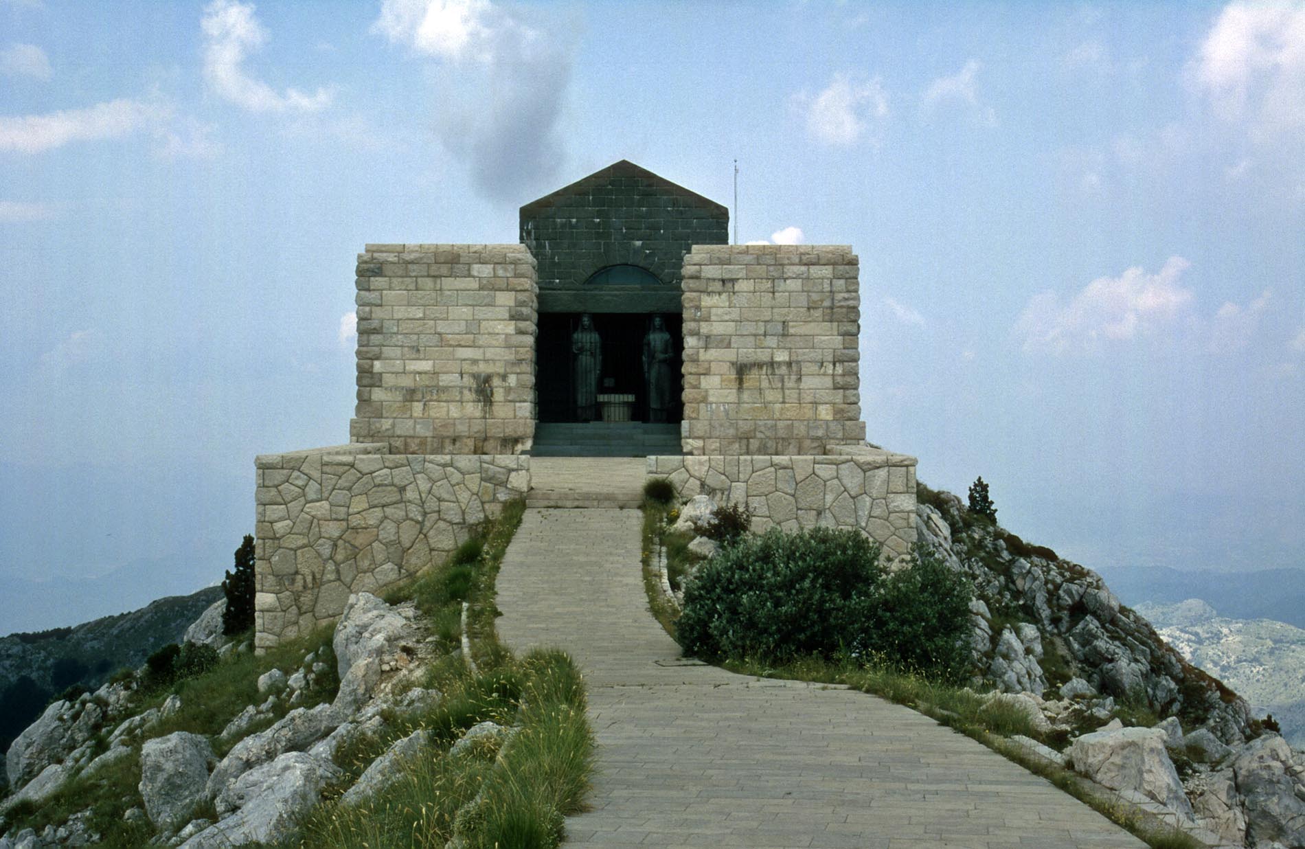 Mausoleum auf dem Jezerski Vrh.