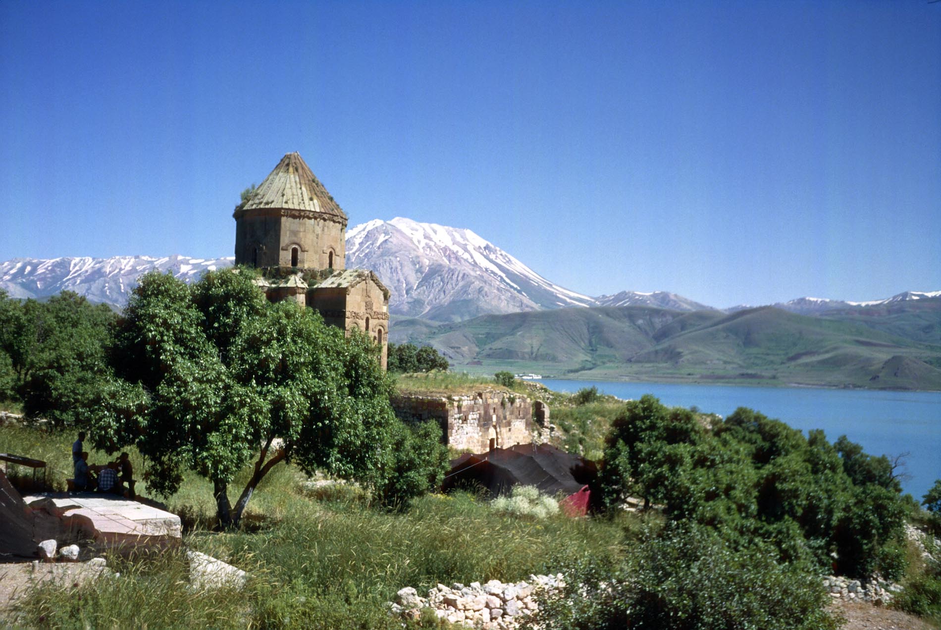 Armenische Kirche auf der Insel Agdamar.